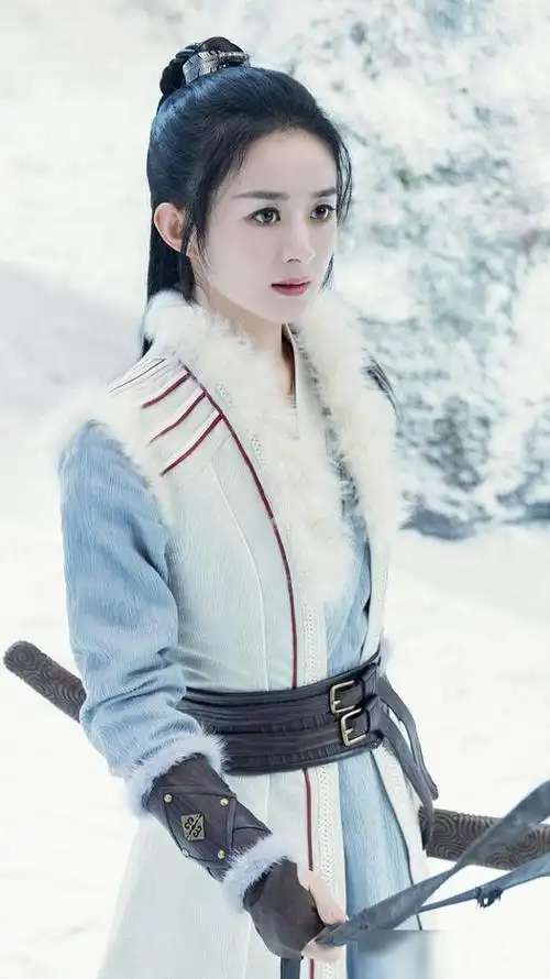 有翡赵丽颖15套衣服大多是男孩子装扮后期淡黄色这套最美