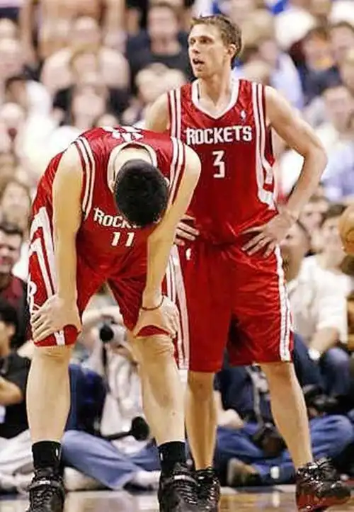 恨姚明却成为队友最不爱给姚明传球的自制三双王后来咋样了