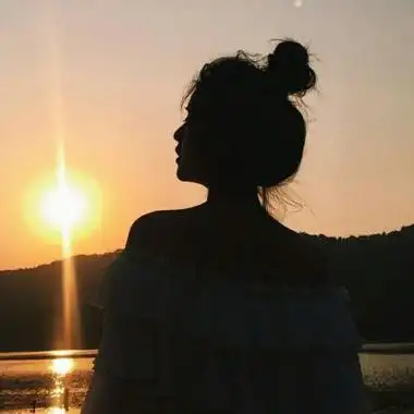 丸子头头像女高清好看的丸子头女生头像图片