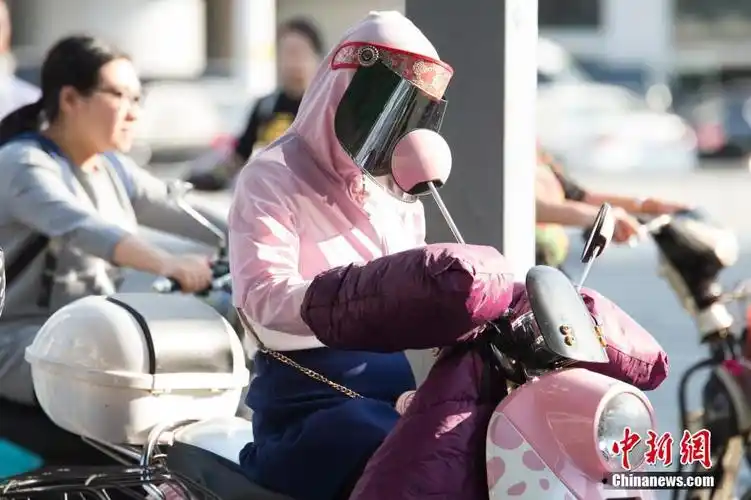 福州飙出30℃高温 白天炎热如夏