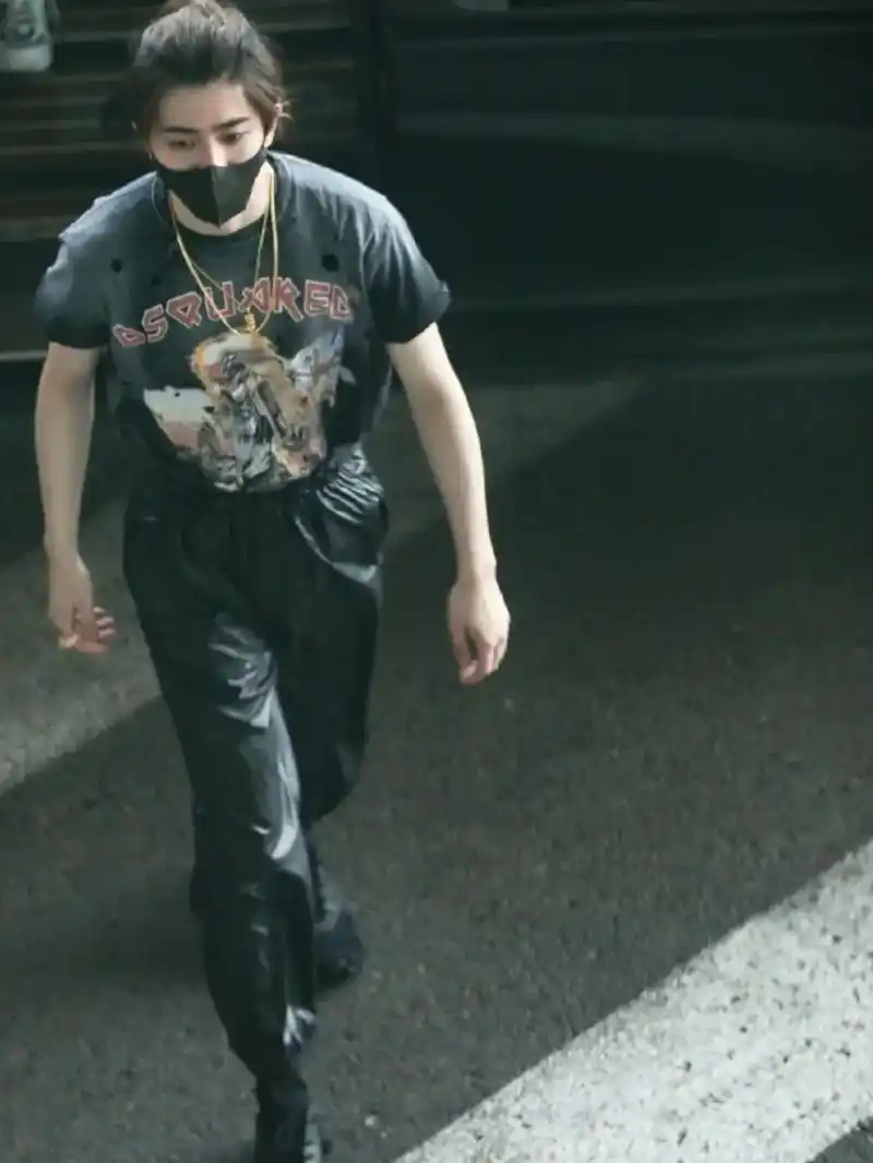 蔡徐坤 有个小啾啾 阔耐#机场 #推荐 #流量 #迷宫猫咪 - 抖音