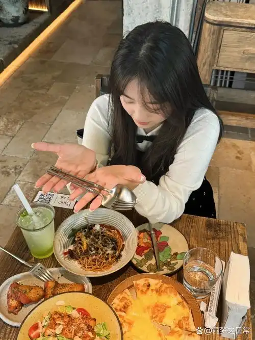 地球转得欢,咱可不能闲着,得赶紧吃饭