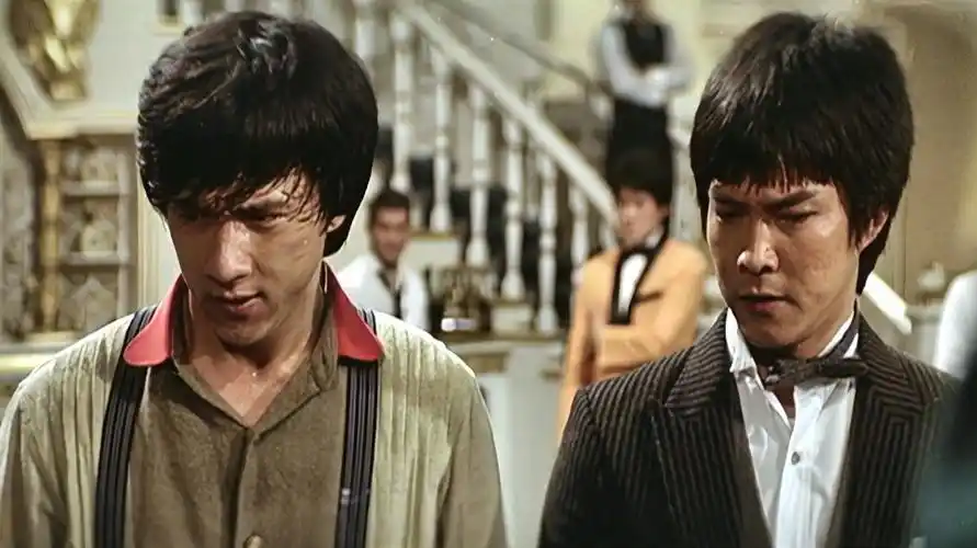 a计划成龙强行抓人长官都看呆了