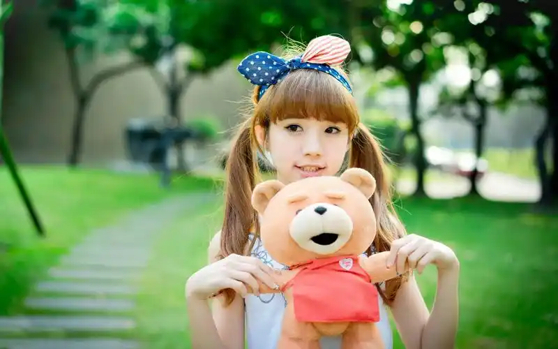 清纯活力的校园美女生活照电脑桌面壁纸