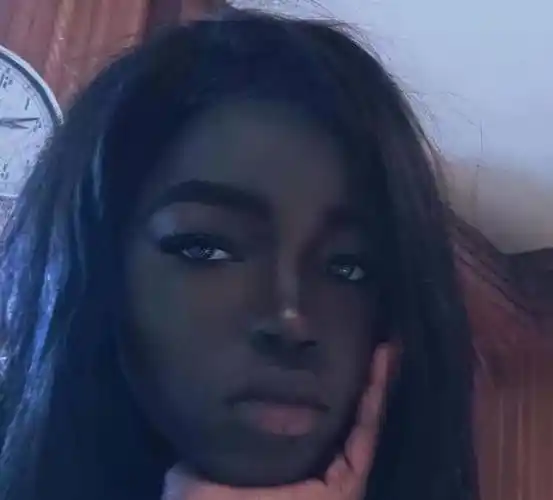 原创非洲黑人女孩lolita因太漂亮家人不敢让她独自外出