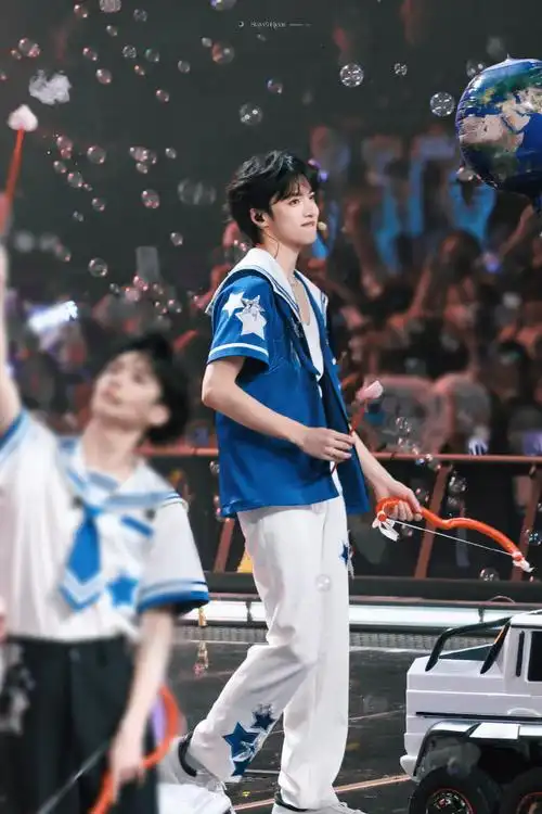 刘耀文叁重楼暨出道四周年演唱会##刘耀文舞蹈solo