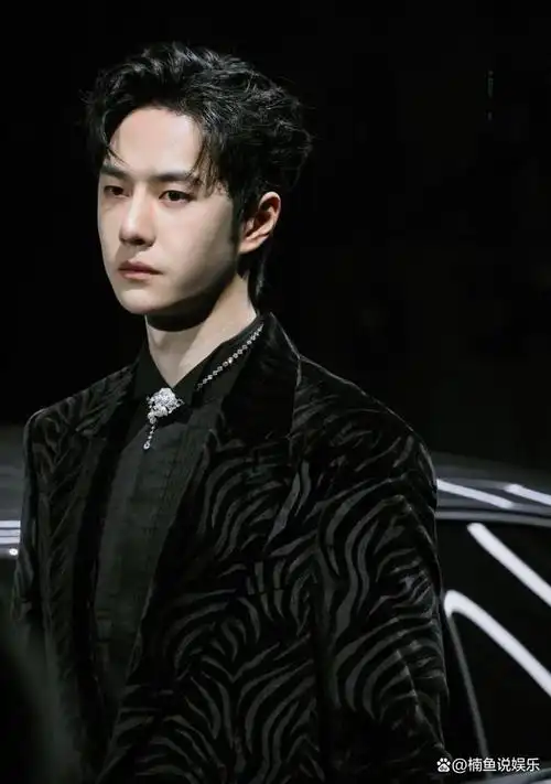 王一博是大家都熟悉的95后当红小生,会拍戏会跳舞,会赛车会玩滑板,在