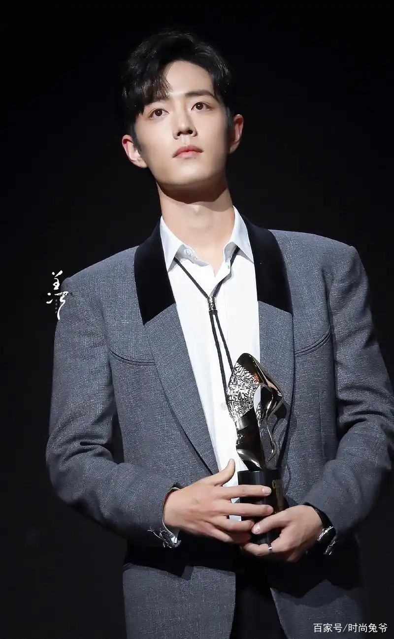 肖战登顶2021全球最帅男演员!