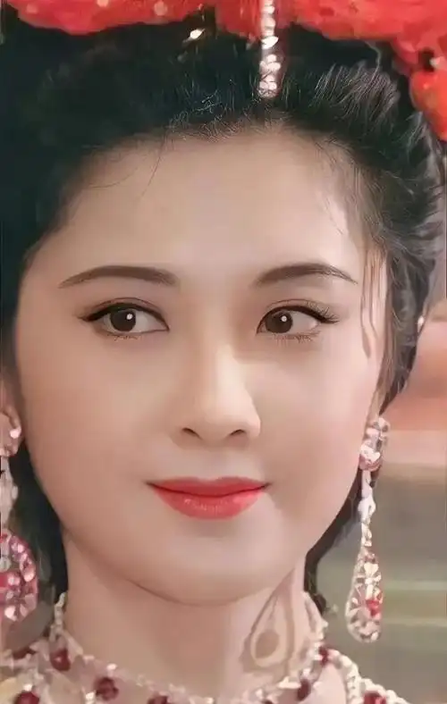 高贵优雅的朱琳,高贵冷艳,温婉秀丽的写真照!_高清图集_新浪网