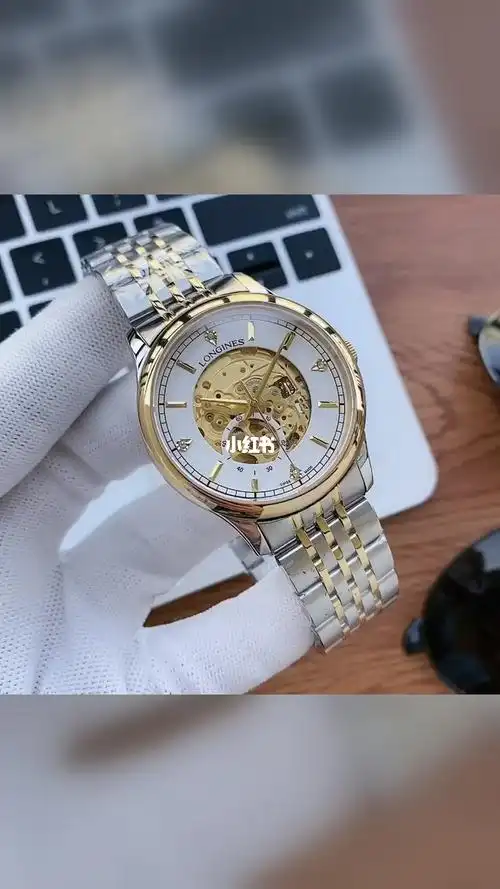 浪琴镂空款式可以看到机芯运作