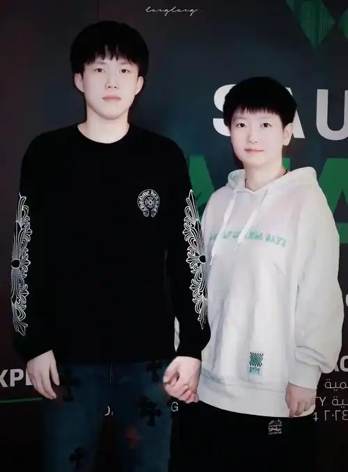 专属体坛的恋宗#王楚钦孙颖莎 这届网友太好玩了,继机场不让吃 - 抖音