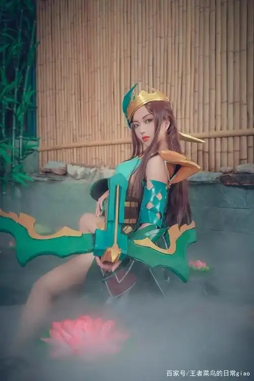 王者荣耀虞姬cos:发现一个,爱沐浴的女英雄,绿的好看