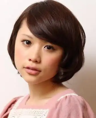 适合胖脸女生的短发发型