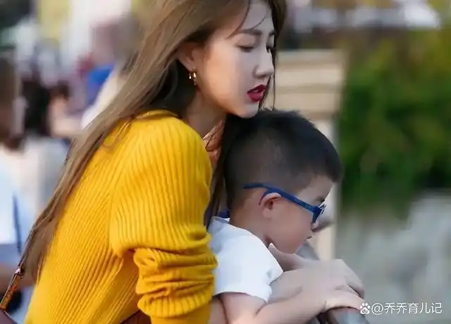 学霸辣妈带娃的方式爆火全网,培养出孩子超强专注力,方法可借鉴