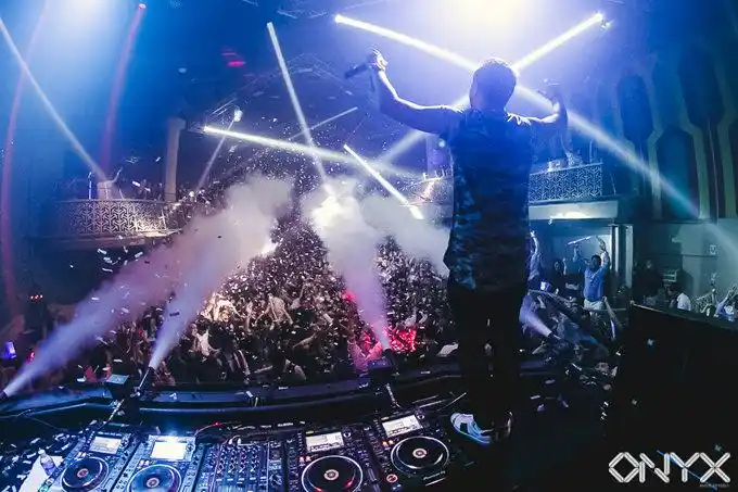 如何学酒吧dj打碟