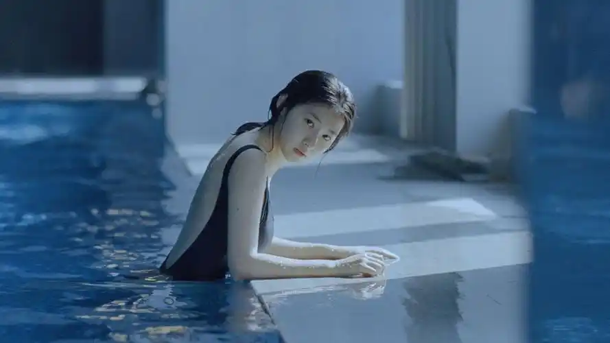 妍姿艳质泳装少女