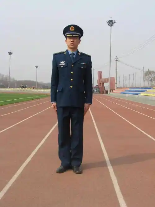 园站派出所民警赵明,2018年12月从解放军空军驻哈某部队转业后入警