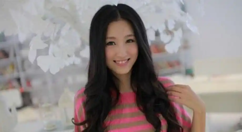 原创王彦霖承认与大学同学艾佳妮恋情毕业10年再续从校服到婚纱