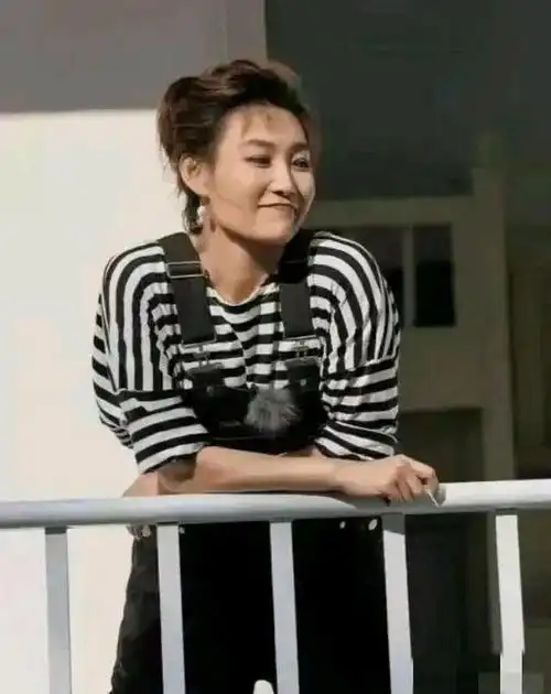 主持人李梓萌身高174长相秀丽如今46岁活成自己想要的样子