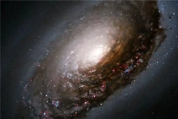 最吓人的星系图宛如一只巨大眼睛俯瞰地面令人恐慌