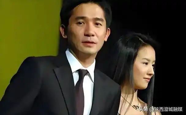 董洁14岁儿子神似梁朝伟!