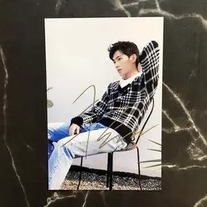 杨洋签名照亲笔保真明星写真周边媒体福利粉丝礼物杂志活动后台