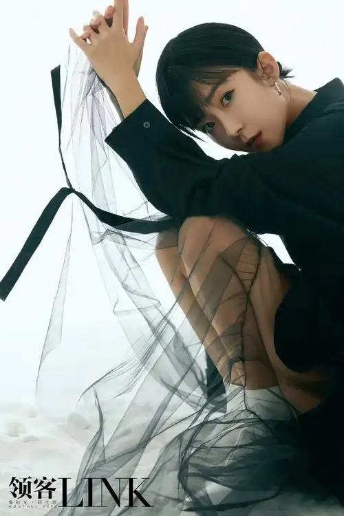 宋伊人短发性感时尚大片写真图片