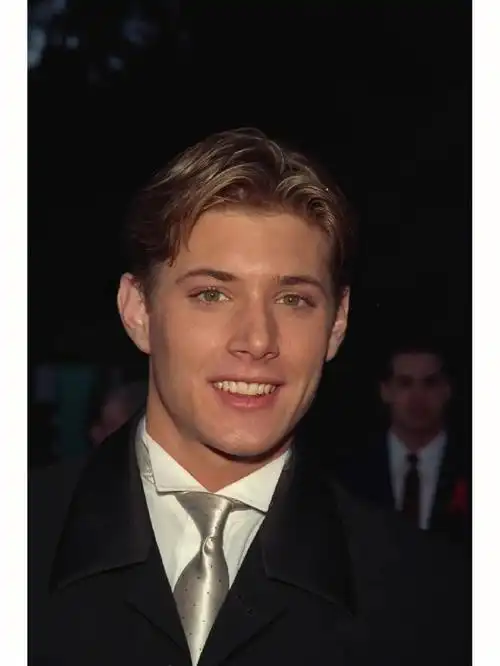 詹森阿克斯jensenackles想不出形容词