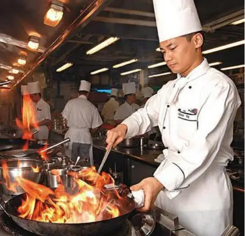 但是大多数情况下,厨师炒菜还                    上所