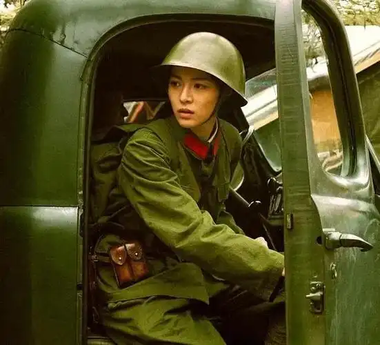 "一身绿,三片红",感受我国经典的65式—78式军服