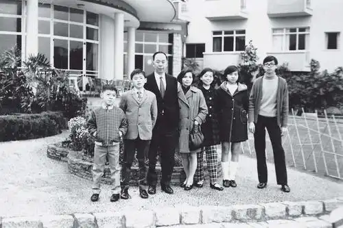 1952年,吕志和与太太赵锦屏结婚