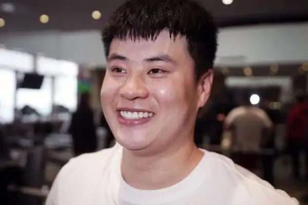 15冬残奥会国家集训队单板滑雪运动员耿焱红在冬残奥会训练基地训练