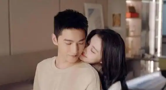 盘点5对娱乐圈公费恋爱的明星情侣,有人受捧有人被嘲!