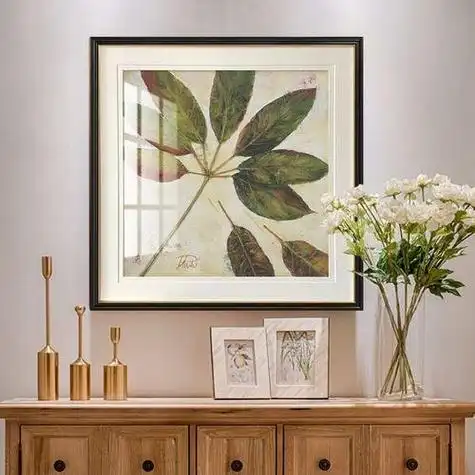 客厅的挂画是装饰空间,营造风格的重要元素之一.