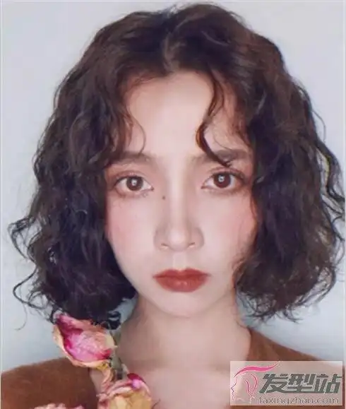 女生短发怎么烫好看 s卷烫俏皮灵动不单调_发型站_最新流行发型设计