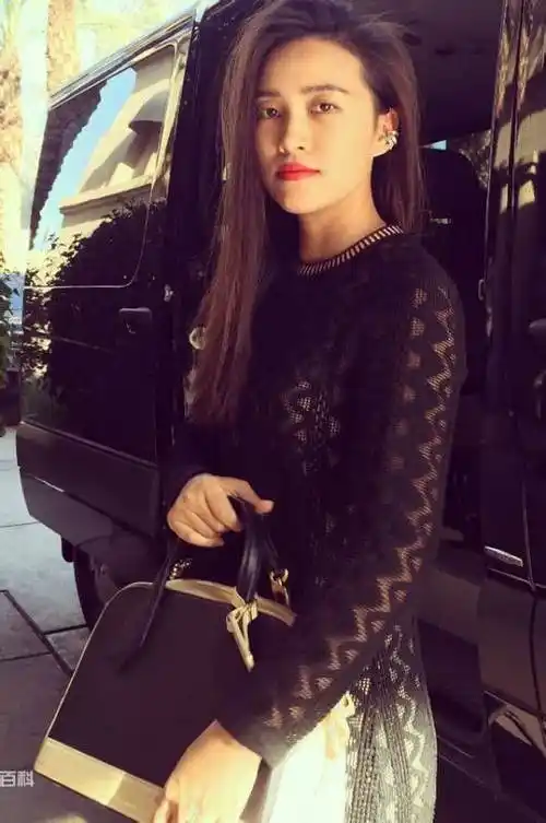 陈漫拍的封面引发热议-陈漫的真实身高