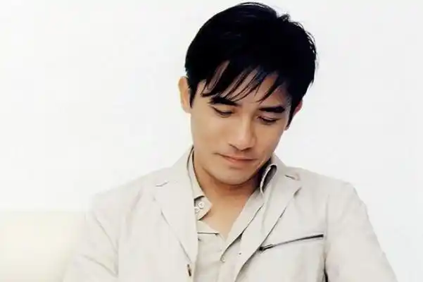 姓梁的男明星中,除了梁朝伟,大家还记得搞笑的他吗?