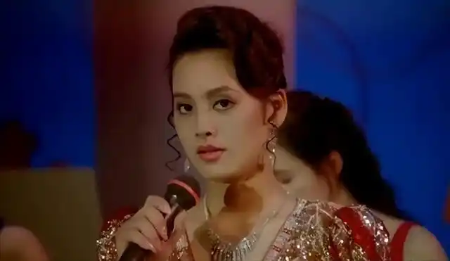 1995年,宁静和张国荣在拍摄《新上海滩》时被他吐槽:好美,但也好胖,而