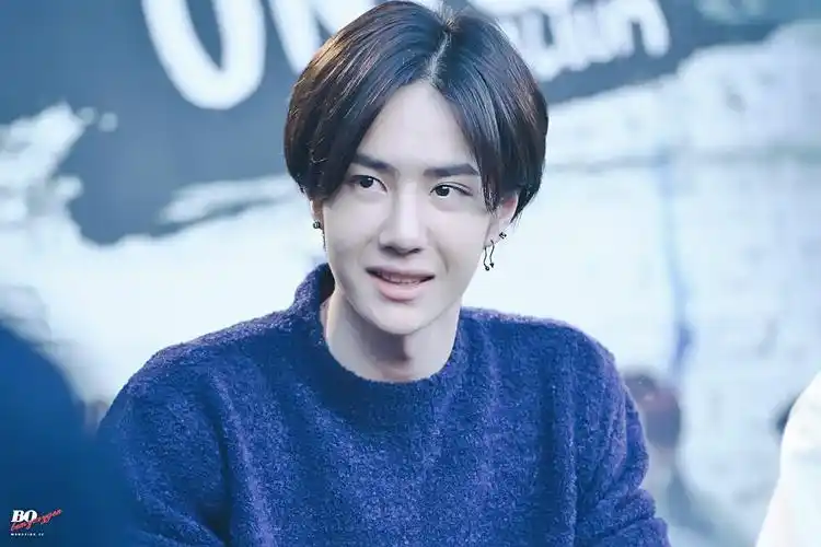 150530 建大签售会 #uniq王一博# 赵书宇是什么样的呢