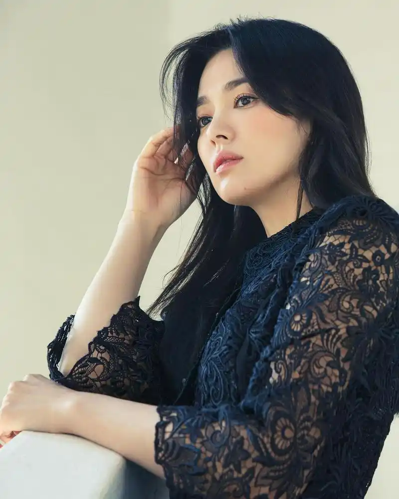 宋慧乔时尚写真公开 造型大方气质温柔_直销报道网-行业新闻门户网站