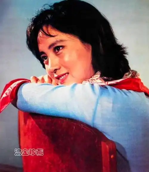 张金玲:名气不输刘晓庆,为了儿子忍痛息影,如今成著名画家