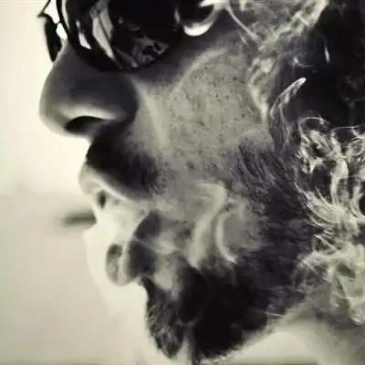 成熟男人抽烟头像