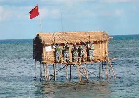 在这个遥远的小岛上,曾经驻扎着11名勇敢的解放军官兵,然而,他们中的5