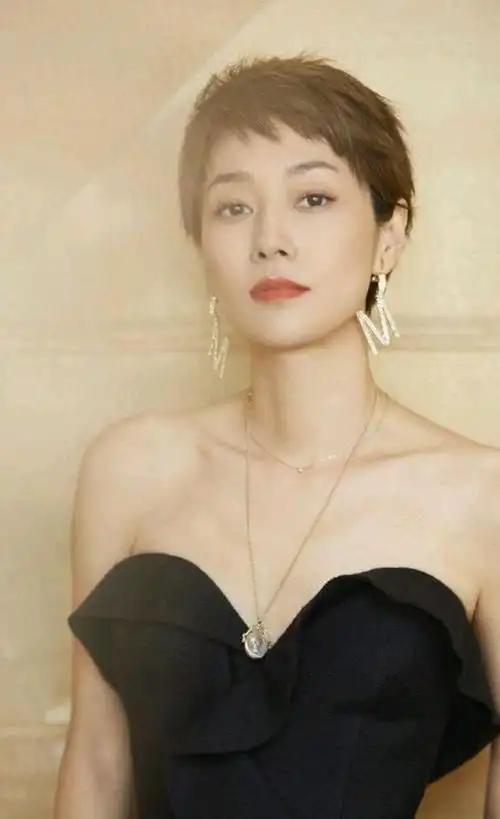 马伊琍自己去环球影城,一个人也可以活得很好|演艺_网易订阅