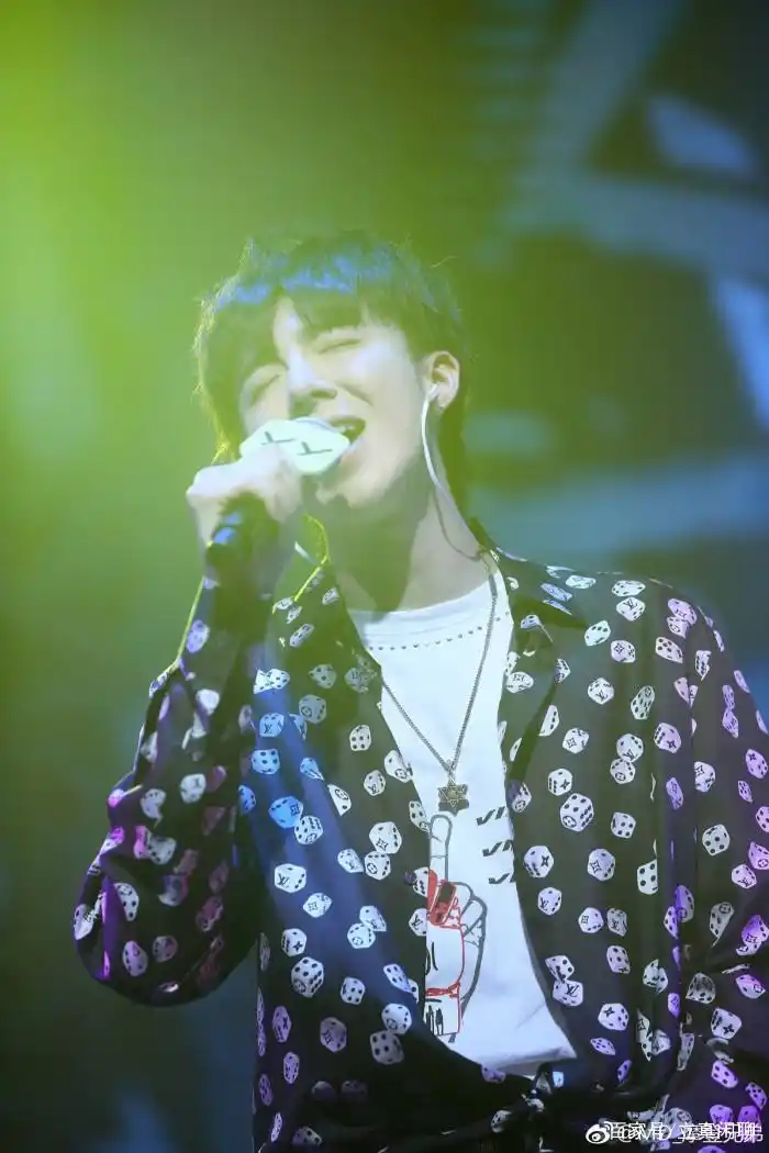 歌手 刘宇宁 时尚照片集锦