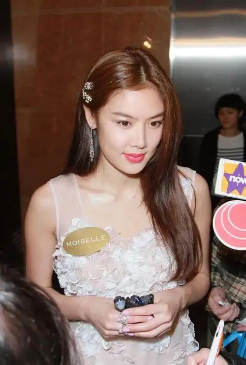 结婚四年花黎明7亿,拿1.5亿分手费的乐基儿,转身嫁给"伪富豪"