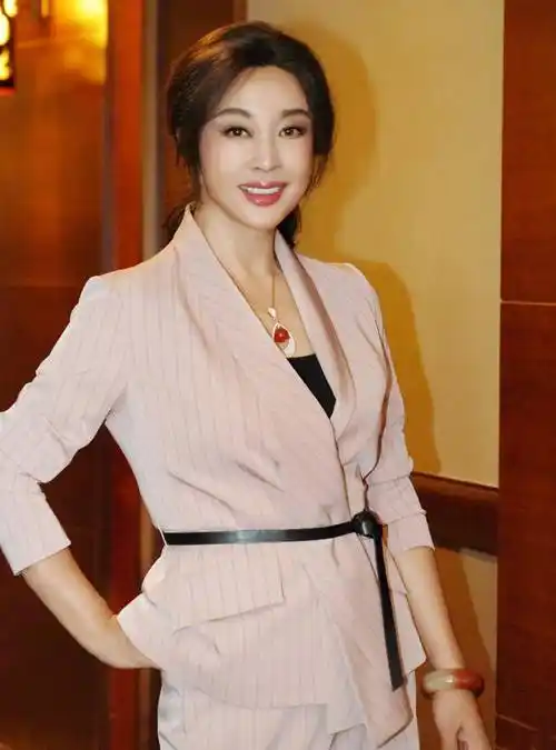 著名演员「刘晓庆」经纪公司