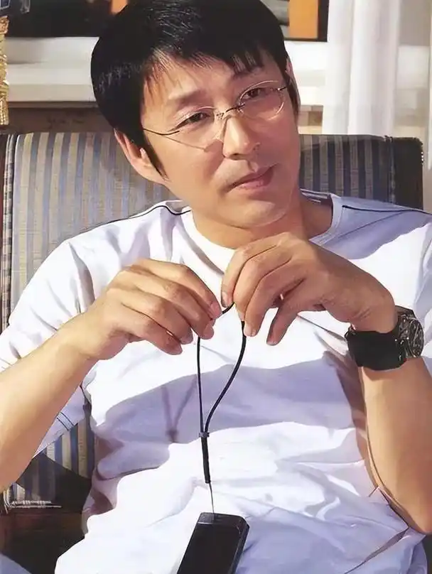 只是杜宪的父母并没有看上陈道明,他不仅比杜宪小一岁,事业也没有成功