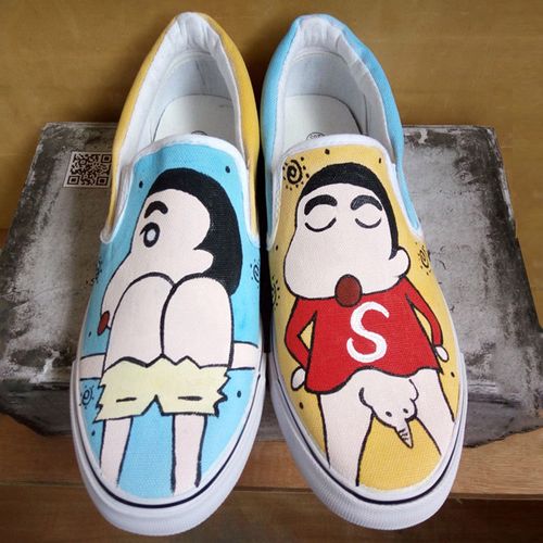 蜡笔小新官方手绘帆布鞋搞怪搞笑休闲小学生涂鸦鞋子可爱卡通板鞋