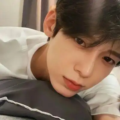 男生真人头像7815所谓的值得,回头一看全是活该